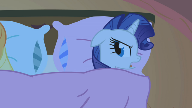 File:Rarity in bed S01E08.png