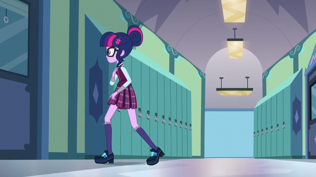 File:Sci-Twi walking toward a classroom EG3.png