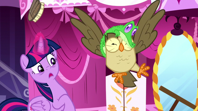 File:Owlowiscious flying wildly S5E13.png