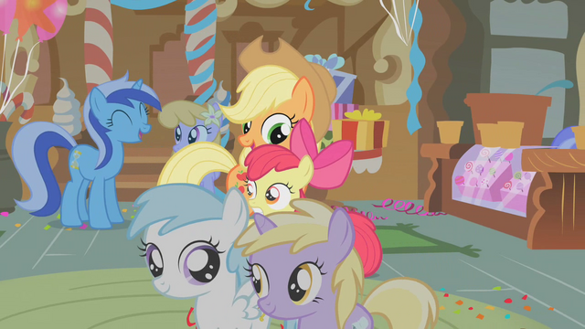 File:Apple Bloom alarmed S1E12.png