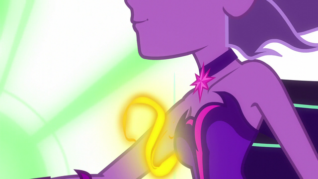 File:Energy flows up Midnight Sparkle's arm EG3.png