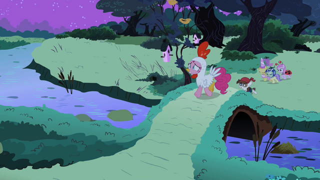File:Pinkie walking S2E04.png
