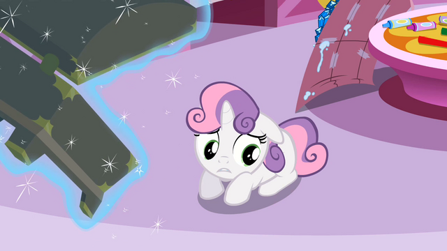 File:Sweetie Belle Box S2E5.png