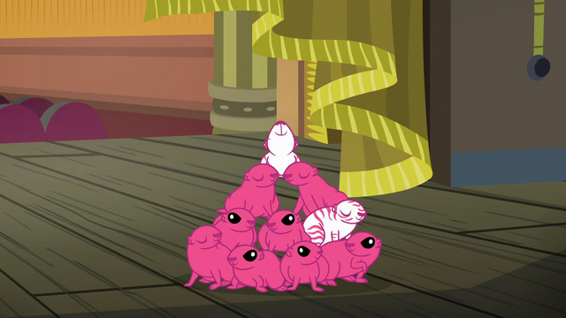 File:The Flying Prairinos form a pyramid S6E20.png