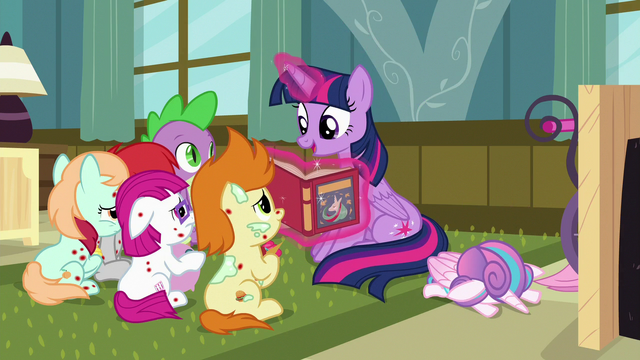 File:Twilight Sparkle continues to read S7E3.png