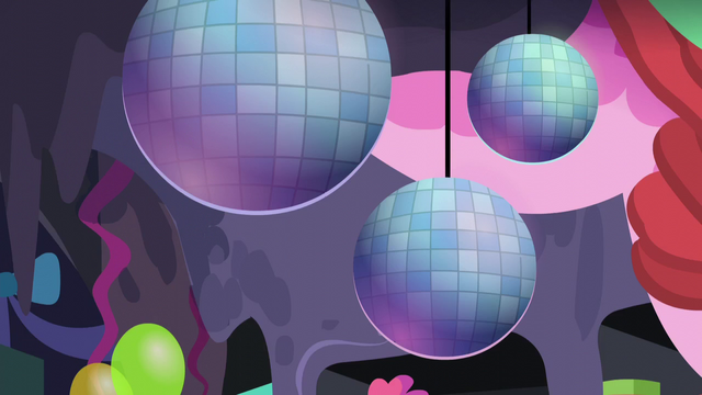 File:Disco balls S5E11.png