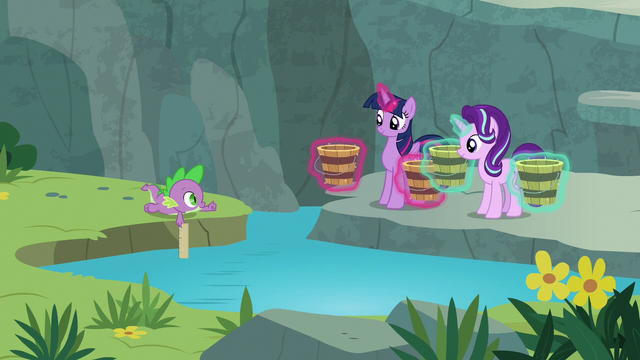 File:Spike gives Twilight and Starlight a thumbs-up S7E5.png