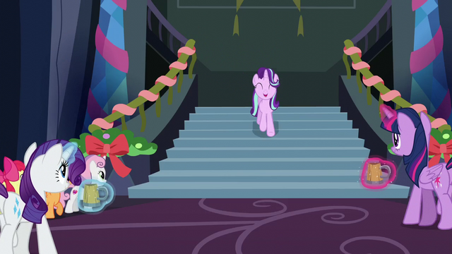 File:Starlight sings as she comes down the stairs S6E8.png