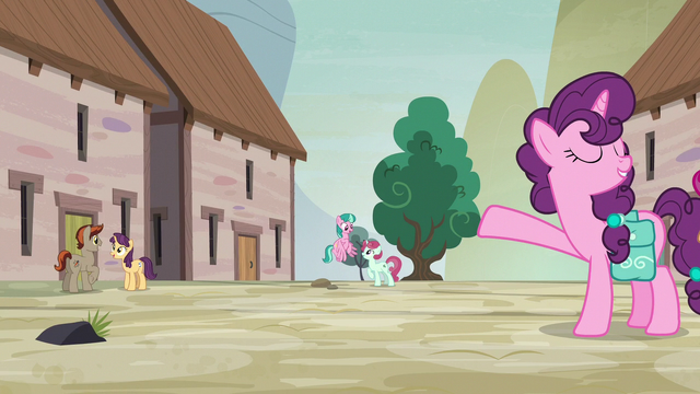 File:Sugar Belle presents Our Town to Shimmering Spectacles S7E8.png