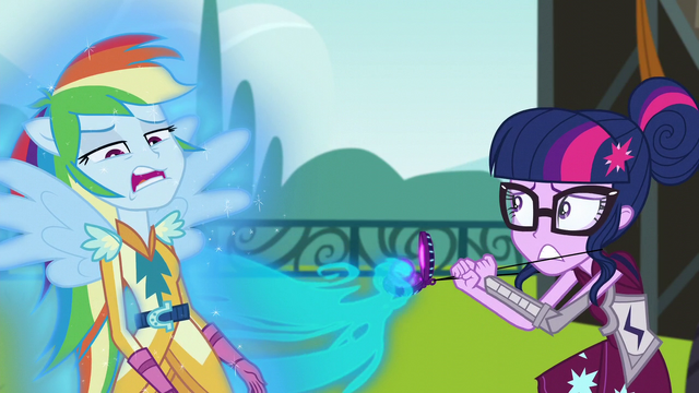 File:Twilight draining Rainbow's magic EG3.png