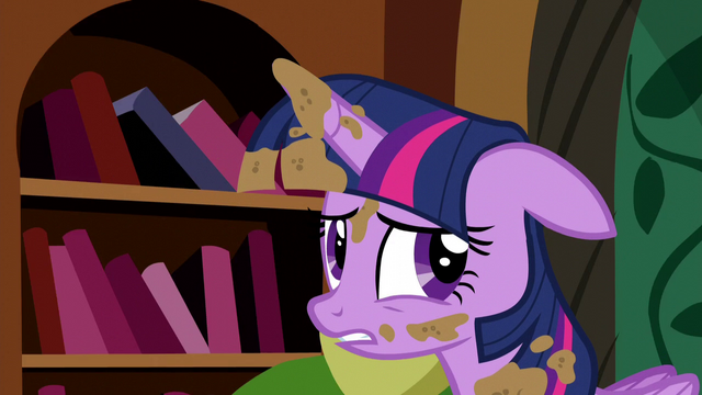 File:Twilight unsure "the castle's fine" S5E3.png