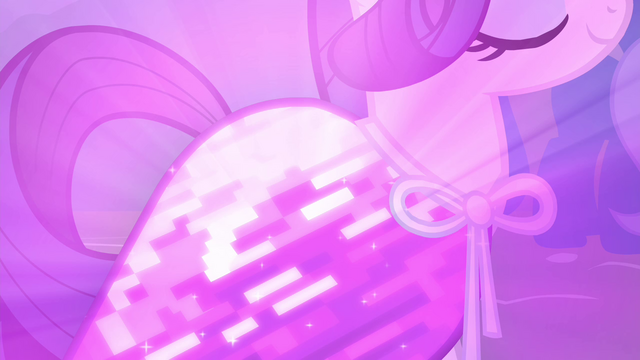 File:Rarity's shiny coat S4E16.png