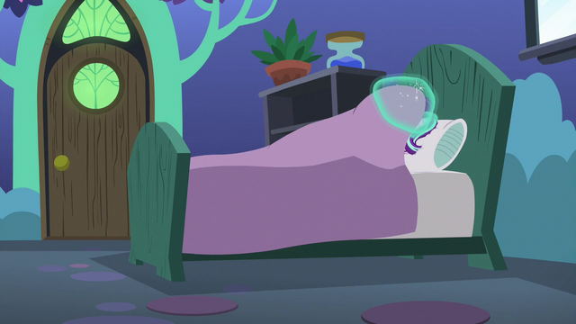 File:Starlight buries herself under her bedsheets S7E4.png