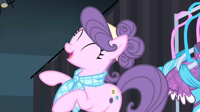 File:Suri 'Hah!' S4E08.png