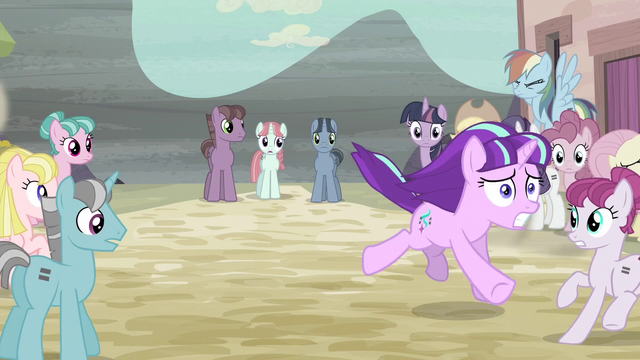 File:Starlight running away S5E2.png