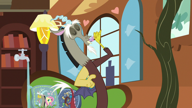 File:Discord quickly finishing his tea S7E12.png