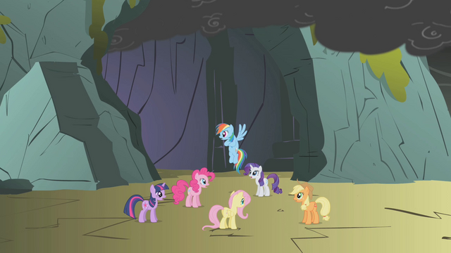 File:Twilight and friends hear the dragon snoring S1E07.png