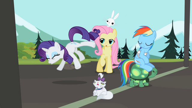 File:Rarity sneeze funny S2E7.png