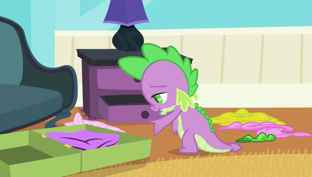 File:Spike packing bags S4E24.png
