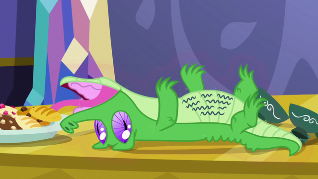 File:Gummy reaches for a cookie with his tongue S6E22.png