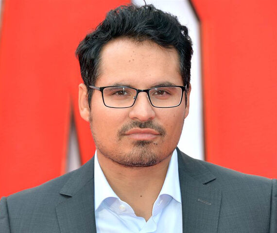 File:Michael Pena 2015 profile.jpg