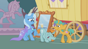 Trixie e seus fãns S1E6.png