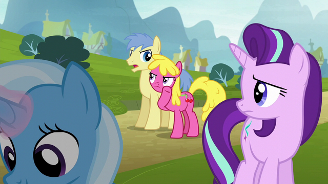 File:Goldengrape and Cherry Berry whispering S6E6.png