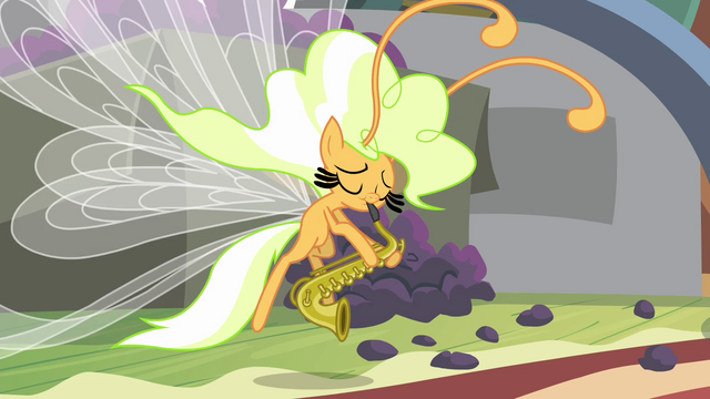 File:Breezie playing saxophone S4E16.png