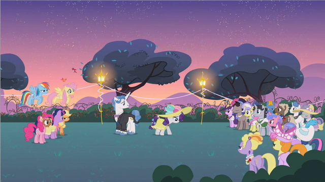 File:Rarity walking S2E9.png