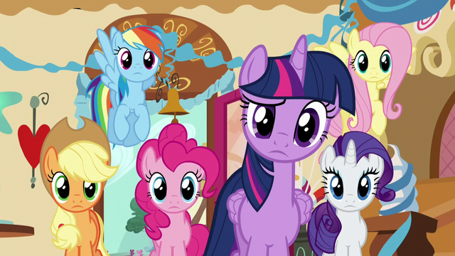 File:Twilight looking confused S5E19.png