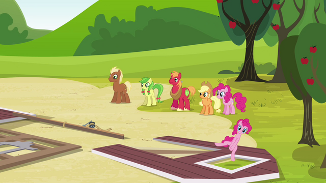 File:Pinkie Pie arrives S3E03.png
