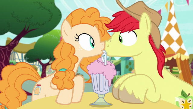 File:Bright Mac and Pear Butter boop noses S7E13.png