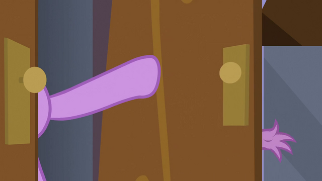 File:Door hitting Spike S3E2.png