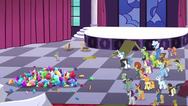 File:Fancy Pants confronting Spike S5E10.png