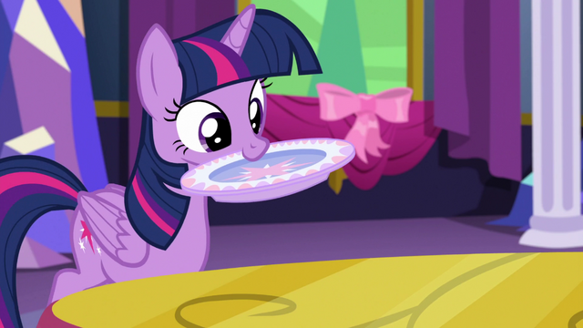 File:Twilight putting a plate on the table S06E06.png