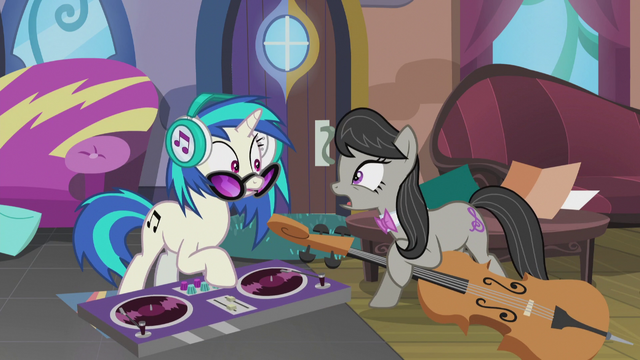 File:Octavia "I'm going to be late for the wedding!" S5E9.png