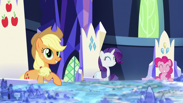 File:Applejack, Rarity, and Pinkie smiling S5E26.png