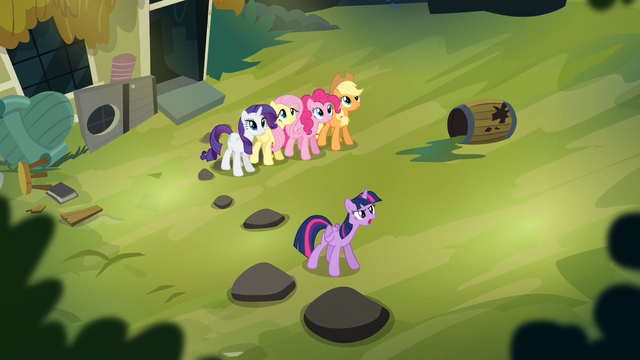 File:Twilight 'That's not a plan!' S4E04.png