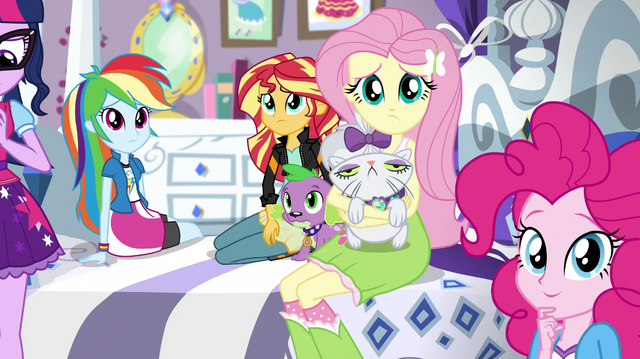 File:Rarity's friends unsure about her plan EGS1.png