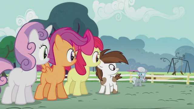 File:CMC and Pip look at Silver Spoon S5E18.png