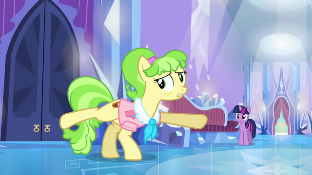 File:Ms. Peachbottom stretching S03E12.png
