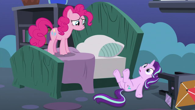 File:Starlight Glimmer on her bedroom floor S7E4.png