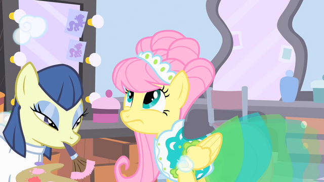 File:Fluttershy looks at her mane S1E20.png