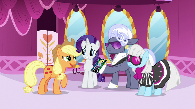 File:Applejack "am I right?" S7E9.png