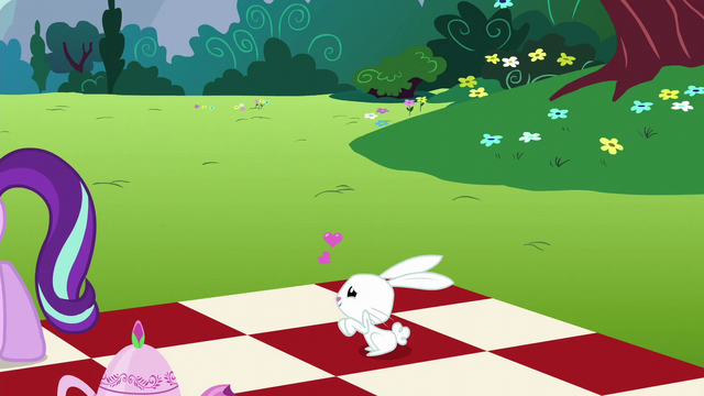 File:Angel Bunny lovestruck S6E6.png