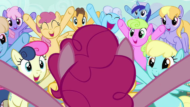 File:Ponies cheering "PINKIE!" S03E13.png