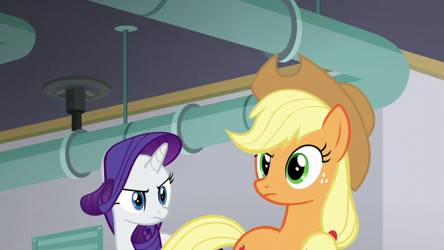 File:Applejack looking suspicious S6E10.png