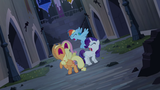 File:Ponies screaming S04E03.png