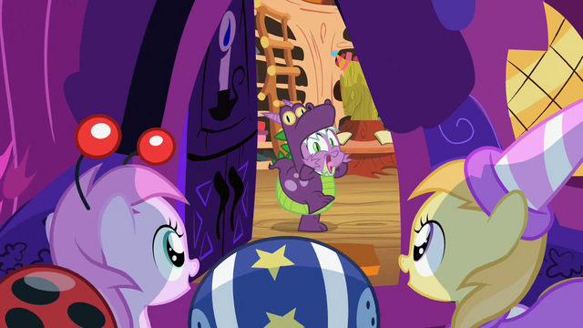 File:Spike startled S2E4.png
