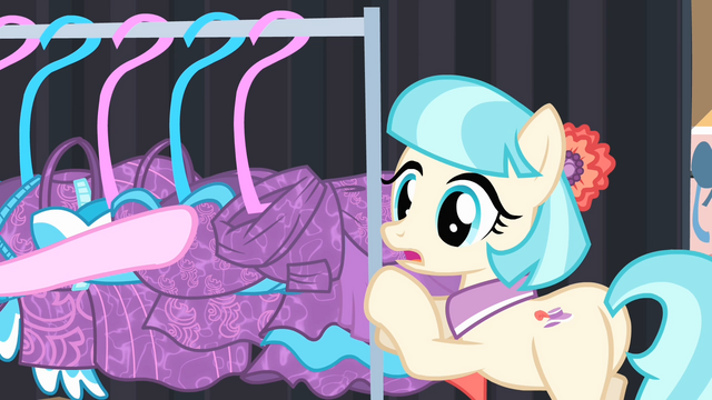 File:Suri pointing at Coco Pommel S4E08.png